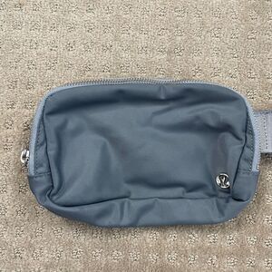 Lululemon Everywhere Belt Bag Gray‎ 1L One Size Water Repellent Zippered